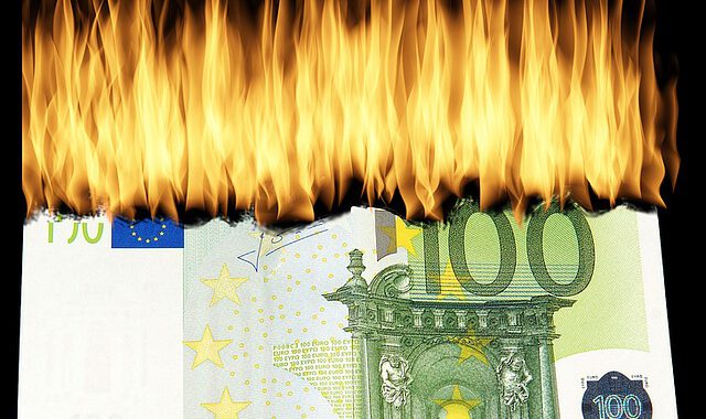 Geld (euro Biljet) Dat Verbrandt
